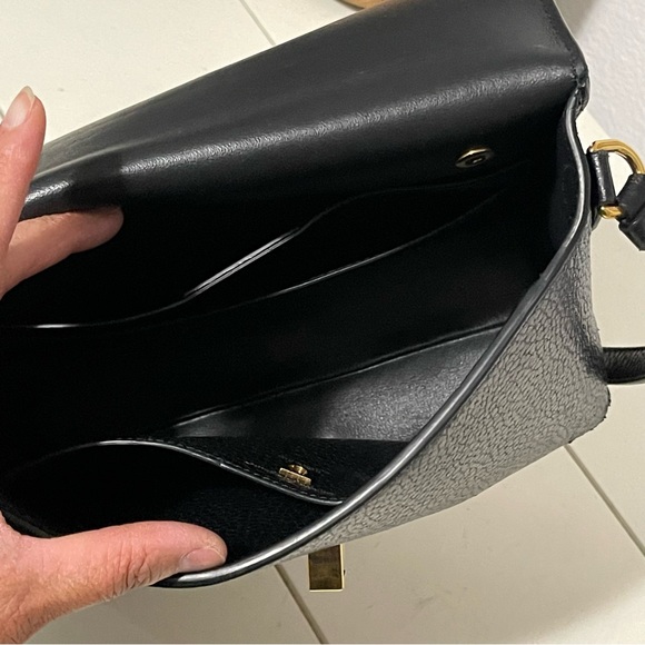 Salvatore Ferragamo pebbled black chain  link  leather handbag bag Purse Fall - Picture 13 of 15